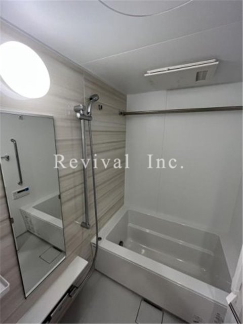 バス・シャワールーム　追い焚き・浴室乾燥完備でございます