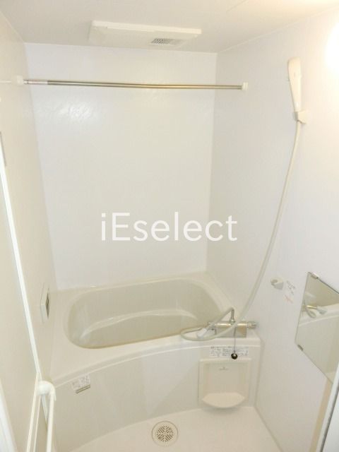 バス・シャワールーム　キレイなバスルーム！浴室乾燥付です。