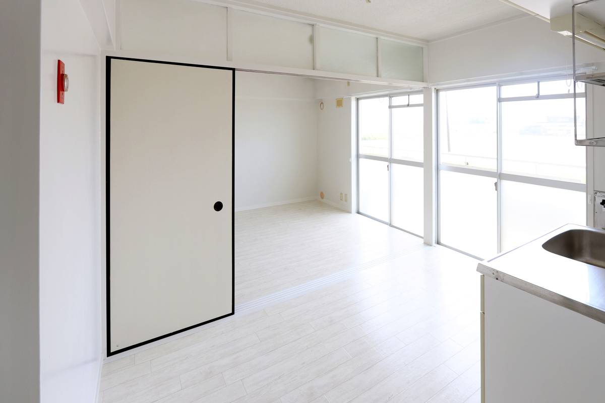 居室・リビング　こちらの居間で趣味の時間をお楽しみください