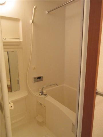 バス・シャワールーム　明るい洋室