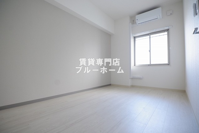 その他部屋・スペース　玄関横6帖の洋室！