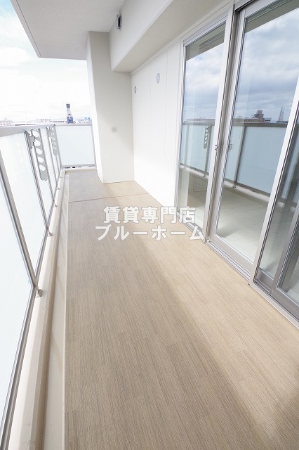 バルコニー　ゆとりのあるバルコニー！