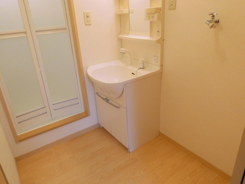 洗面設備　写真は同アパートの別部屋を使用してあります。