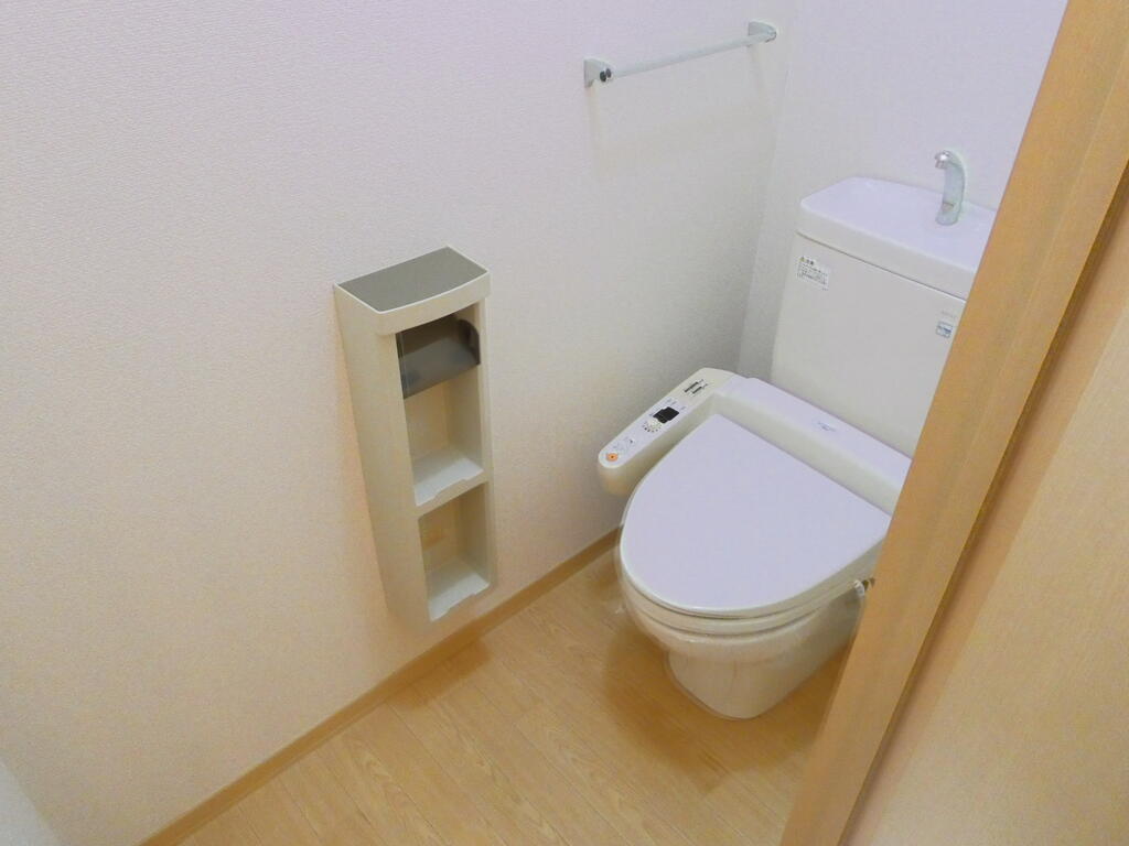 トイレ　写真は同アパートの別部屋を使用してあります。