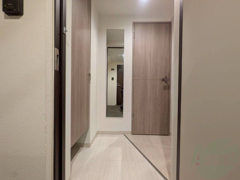 玄関　玄関です。すぐ広いリビングにつながっています。