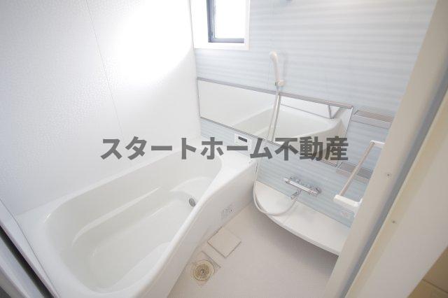 バス・シャワールーム　落ち着いた空間のお風呂です