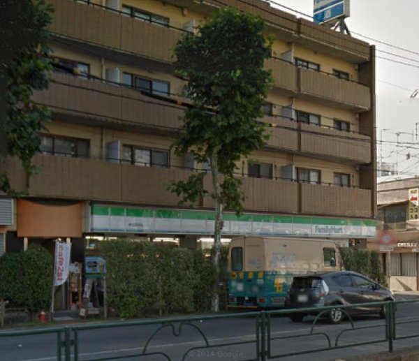 コンビニ　ファミリーマート（コンビニ）まで150m