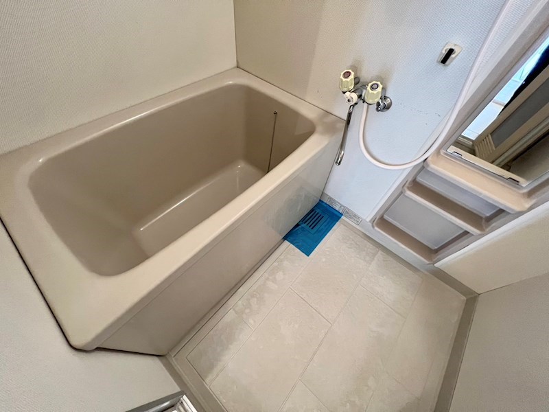 バス・シャワールーム　別部屋の写真になります。