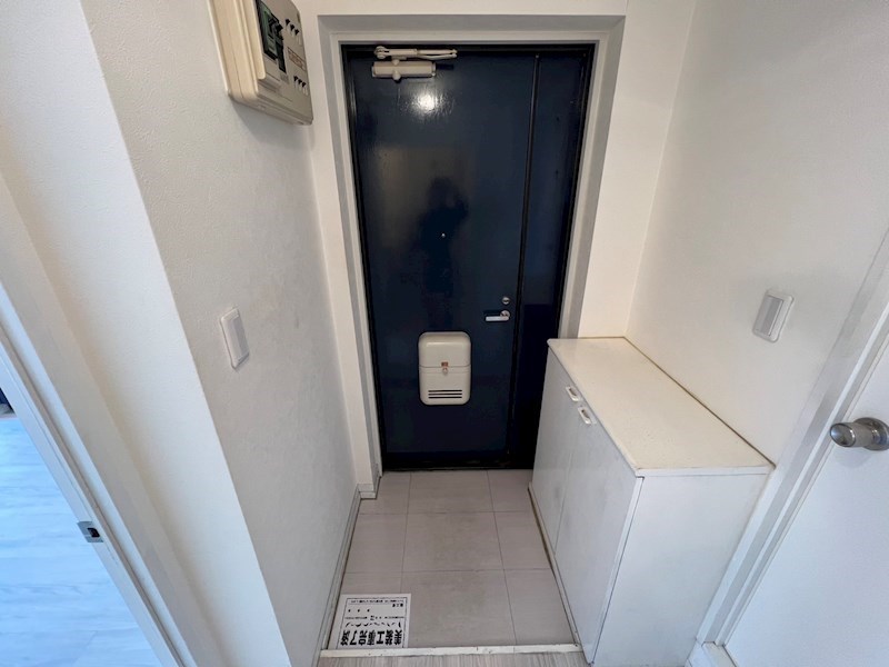 玄関　別部屋の写真になります。