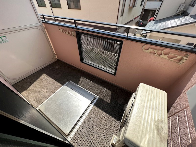 バルコニー　別部屋の写真になります。