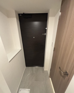 玄関　※別部屋の参考写真です。