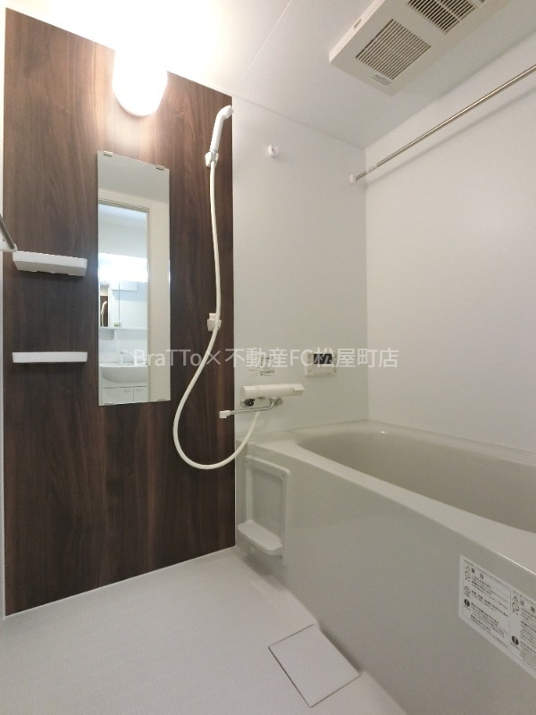 バス・シャワールーム　バス（浴室乾燥機・追い焚き機能付き）