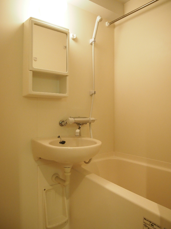 バス・シャワールーム　バスルームです。（同一仕様写真）