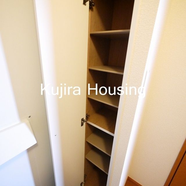 玄関　★下駄箱完備の玄関★