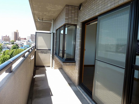 バルコニー　陽当たり良好なバルコニーです