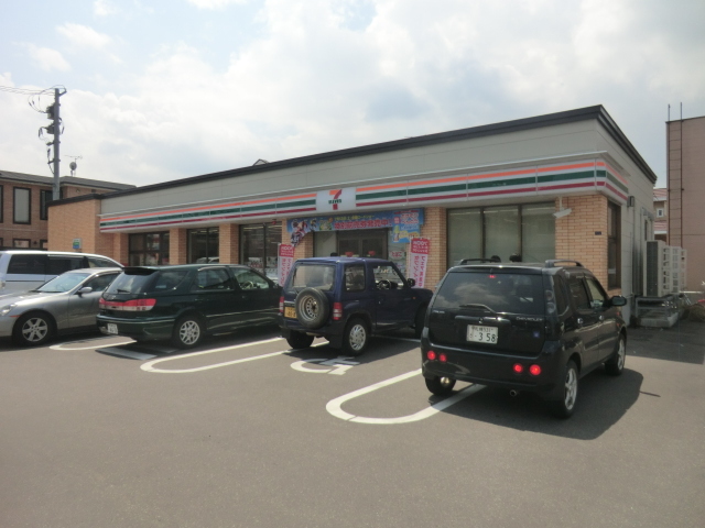 コンビニ　セブンイレブン（コンビニ）まで495m