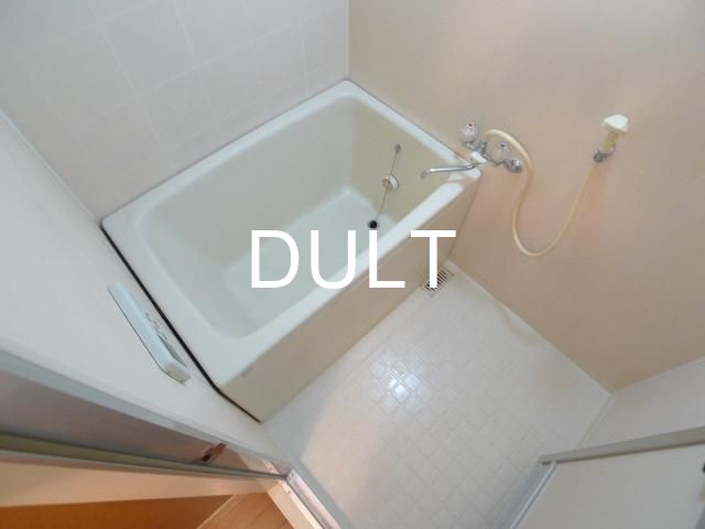 バス・シャワールーム　バスルームです。