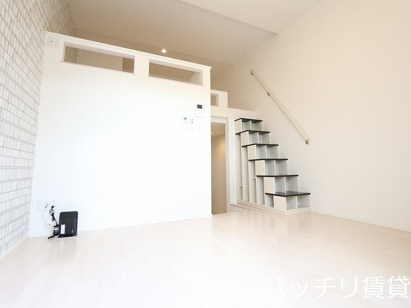 居室・リビング　同型タイプの為、現状を優先致します。