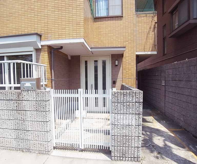 玄関　一軒家さながらの玄関です。