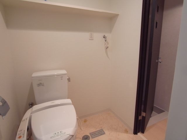 トイレ　洗濯機置場