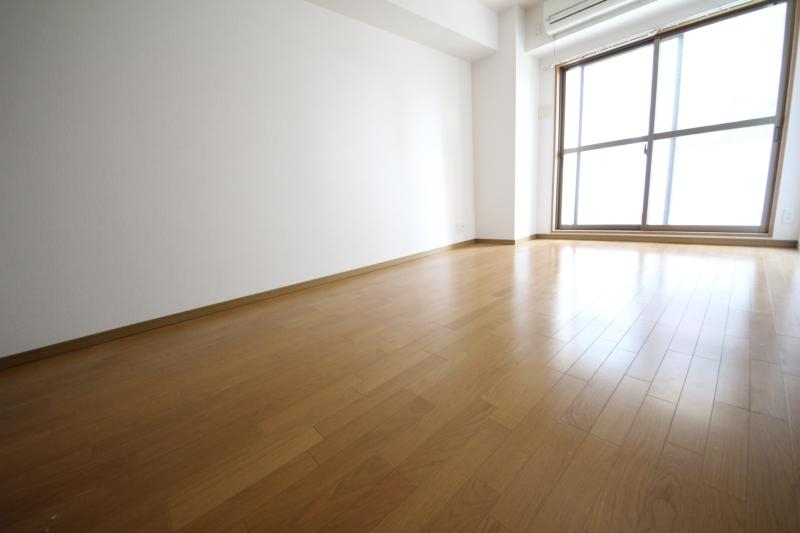 その他部屋・スペース　開放的な寝室です