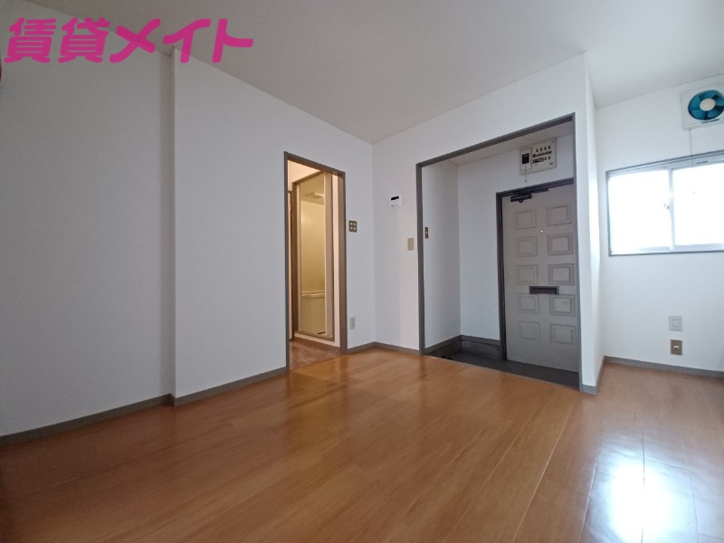 居室・リビング　別部屋反転参考写真です