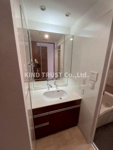 洗面設備　スペースが確保できる洗面所です