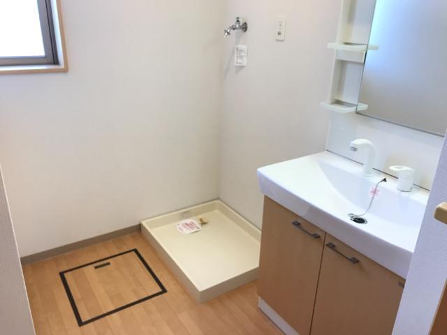 洗面設備　スペースが確保できる洗面所です