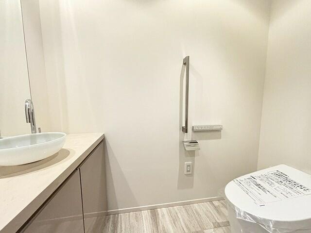 トイレ　※写真は同タイプ住戸です。