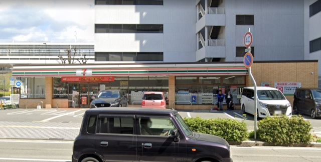 コンビニ　セブンイレブン　姫路南駅前町店（コンビニ）まで300m