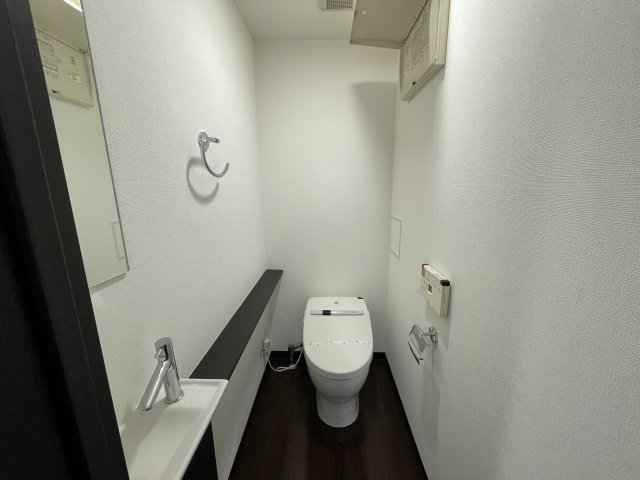 トイレ　イメージとして同建物他部屋を表示しています