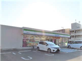 コンビニ　ファミリーマート（コンビニ）まで17m