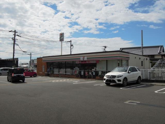 コンビニ　セブンイレブン（コンビニ）まで372m