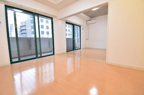 居室・リビング　室内