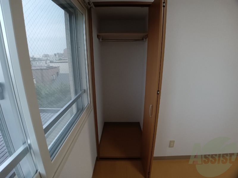 収納　洋室にはクローゼットがあるのですっきり片付きそうです。