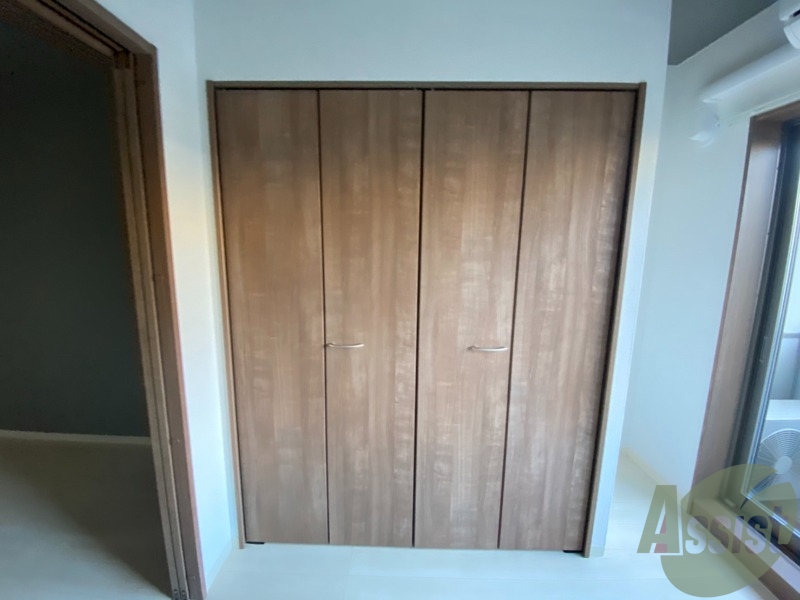 収納　寝室にあったクローゼット。荷物がたくさんあっても大丈夫。