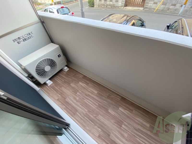 バルコニー　バルコニーは幅があり、広い印象を受けました。