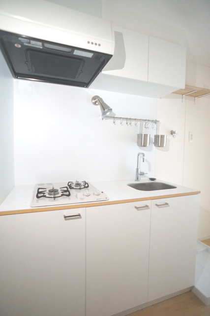 キッチン　キッチンは収納付なので、調理器具など必要な物を収納できます☆