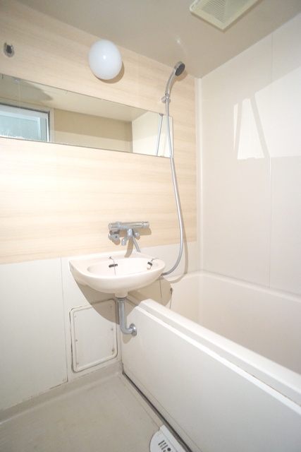 バス・シャワールーム　人気の浴槽付き☆快適にバスタイムをお過ごしいただけます♪