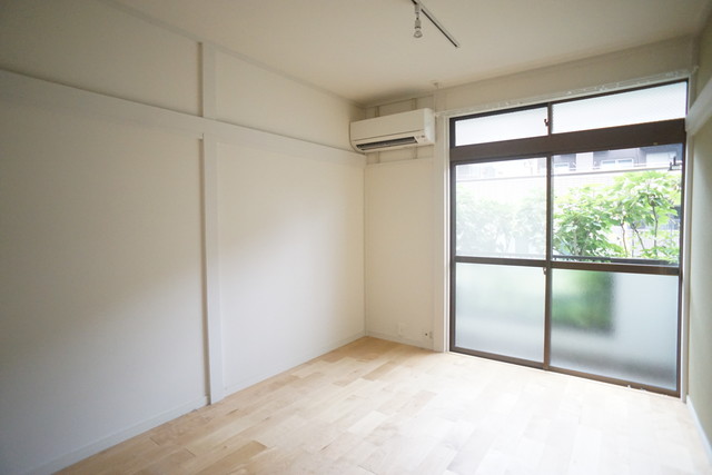 居室・リビング　人気の南向きなので暖かな日差しが入りますね♪