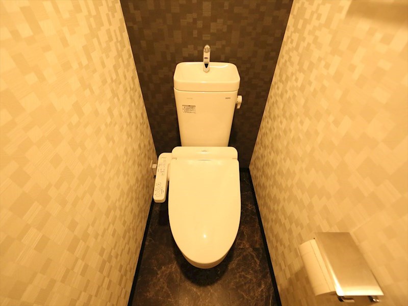 トイレ　温水洗浄暖房便座付トイレ