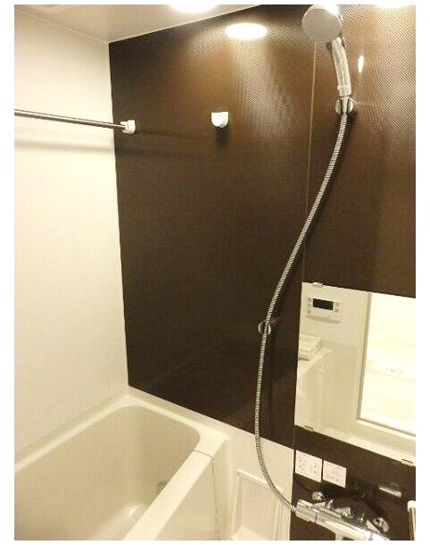 バス・シャワールーム　雨の日でも安心の浴室乾燥機付きです♪