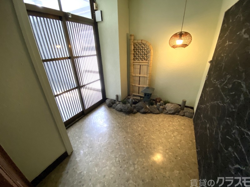 玄関　玄関前のお庭♪