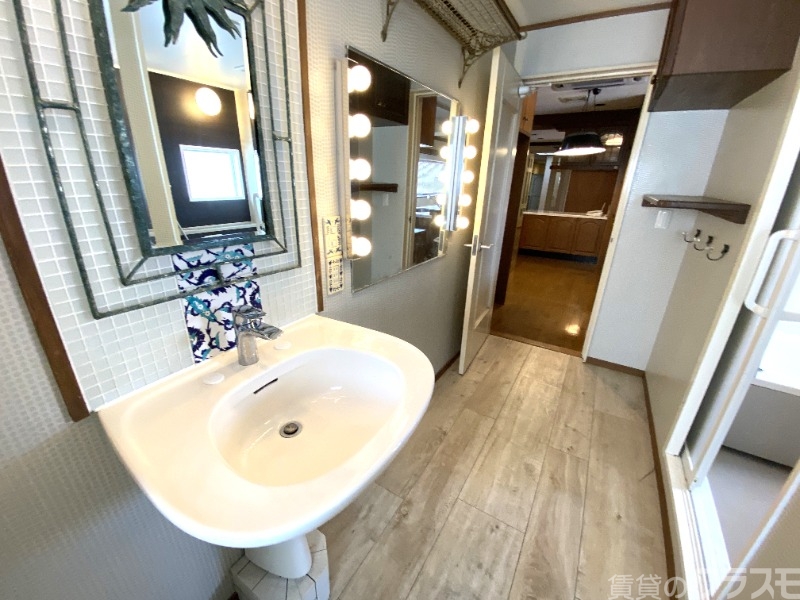 洗面設備　ここだけちょっと雰囲気違います。