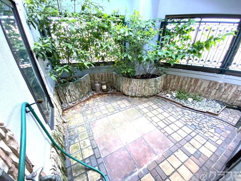 バルコニー　中庭もいい感じすね。