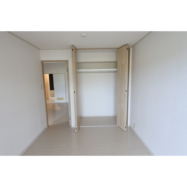 収納　約６帖の洋室