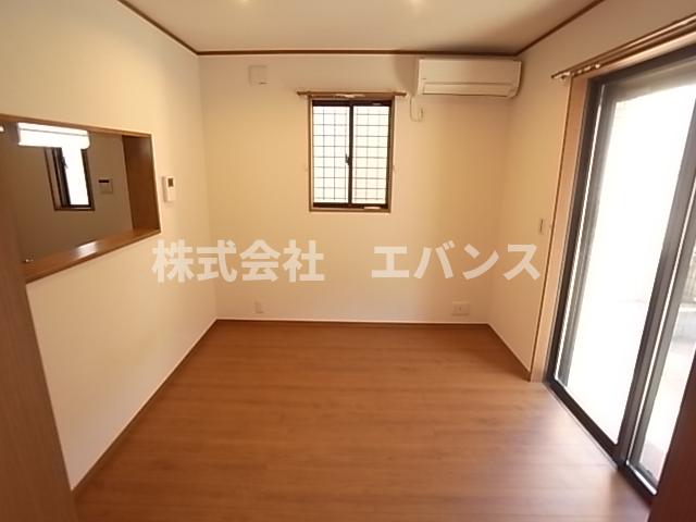 居室・リビング　こちらのリビングで趣味の時間をお楽しみください