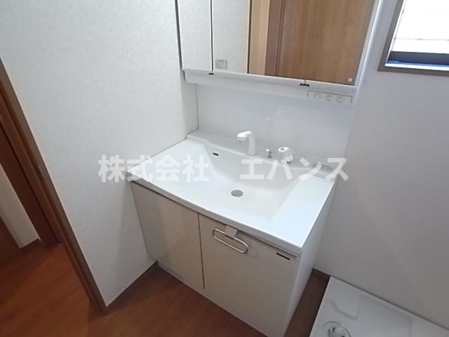 洗面設備　使いやすい独立洗面台です