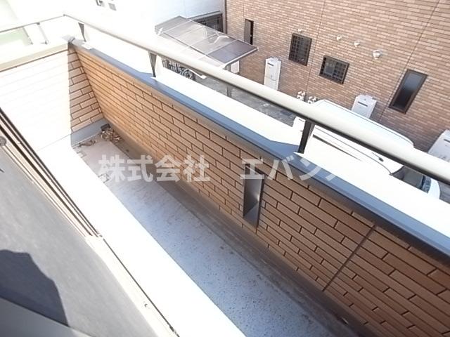 バルコニー　バルコニーからの眺めを楽しみながら食事をしませんか