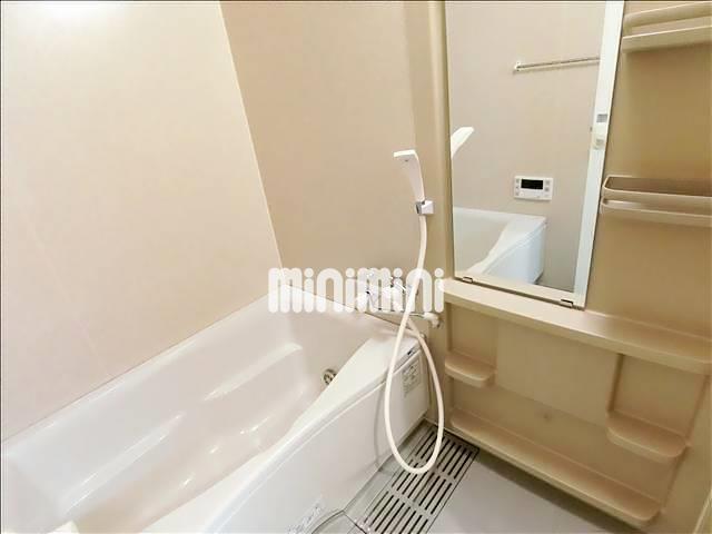 バス・シャワールーム　追焚き機能付きのお風呂。